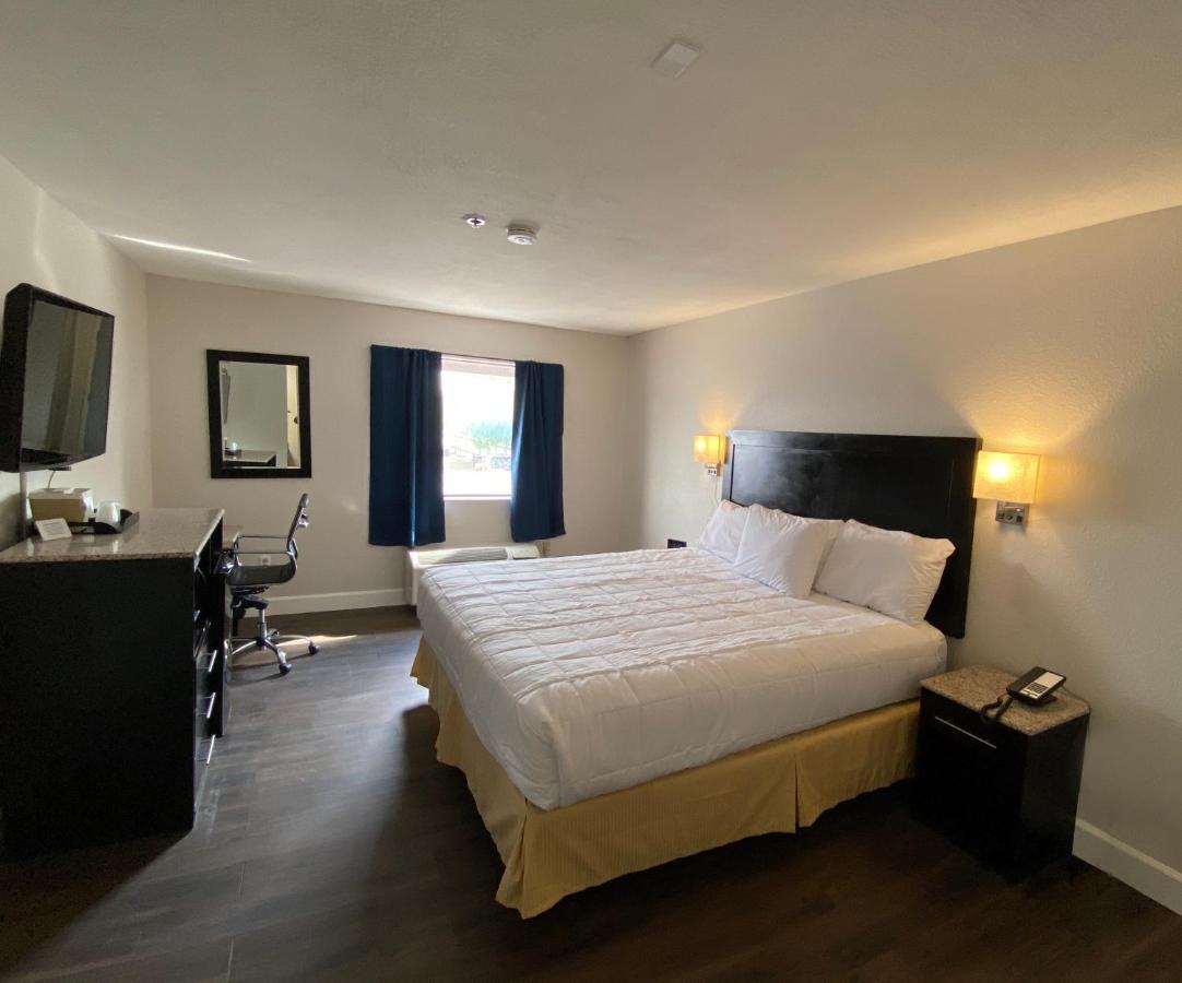 Baymont By Wyndham Del Rio Hotel Ngoại thất bức ảnh